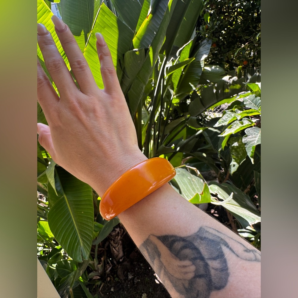 40s Vintage Orange Bakelite Cuff - Picture 6 of 10